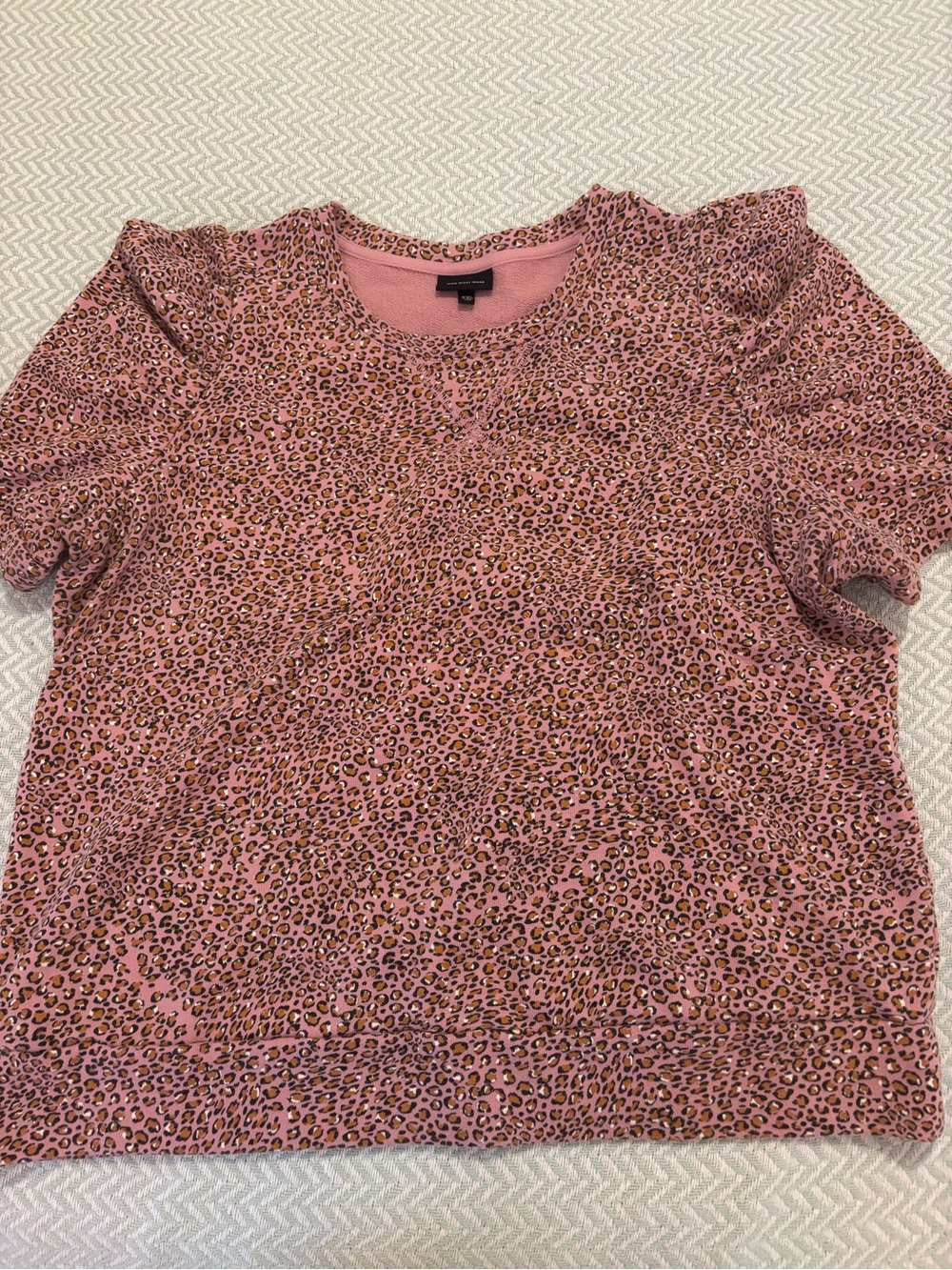 Who What Wear Pink Leopard Short Sleeve Tee